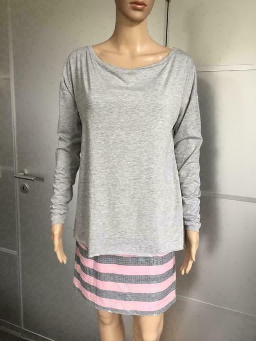 D686 NIKKIE maat 36=S jurk jurkje grijs/roze, Kleding | Dames, Jurken, Zo goed als nieuw, Maat 36 (S), Roze, Boven de knie, Ophalen of Verzenden