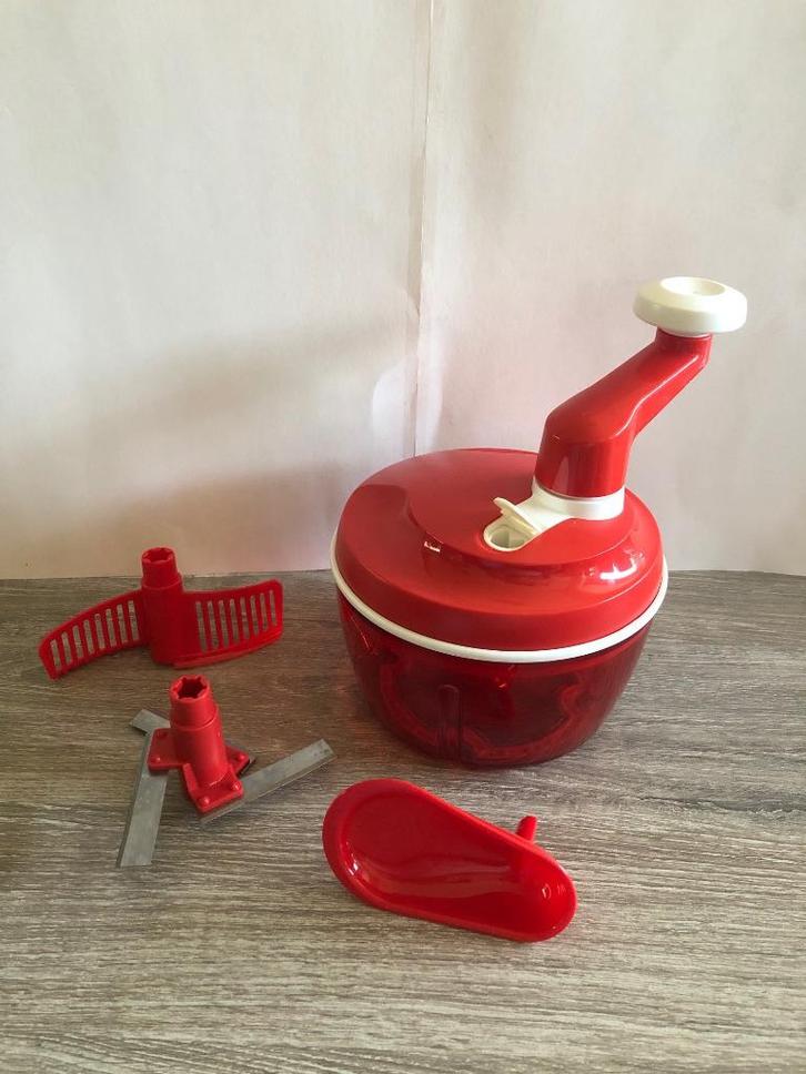 NIEUWSTAAT Quickchef - uiensnijder - snijder Quick chef ROOD, Huis en Inrichting, Keuken | Tupperware, Zo goed als nieuw, Overige typen