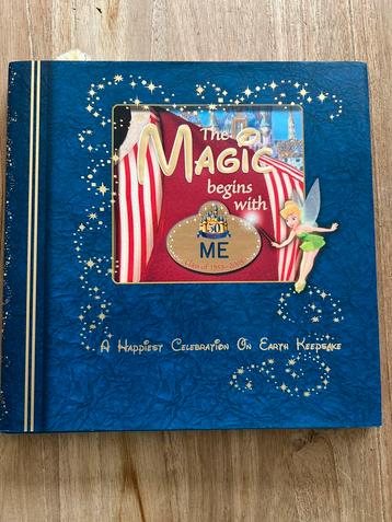 Boek gesigneerd -The magic begins with me-Disney beschikbaar voor biedingen