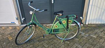 Mooie handgeschilderde damesfiets beschikbaar voor biedingen