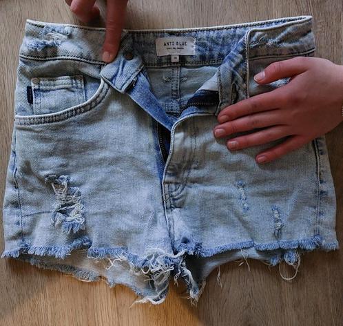 Anti Blue jeans short korte broek, Kleding | Dames, Spijkerbroeken en Jeans, Zo goed als nieuw, Overige jeansmaten, Blauw, Ophalen of Verzenden