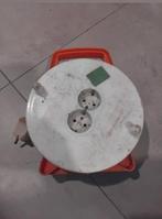 Verlengkabel 10 meter lang in haspel

Prijs 12,50, Ophalen of Verzenden, Zo goed als nieuw, Kabel of Snoer