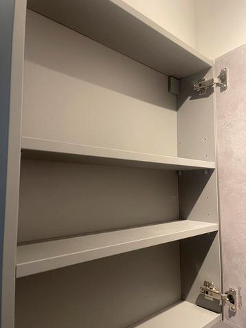 Grijs bovenkastje met 2 planken IKEA