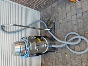 Nilfisk a 500 bouw stofzuiger met lucht aansluiting accu  beschikbaar voor biedingen