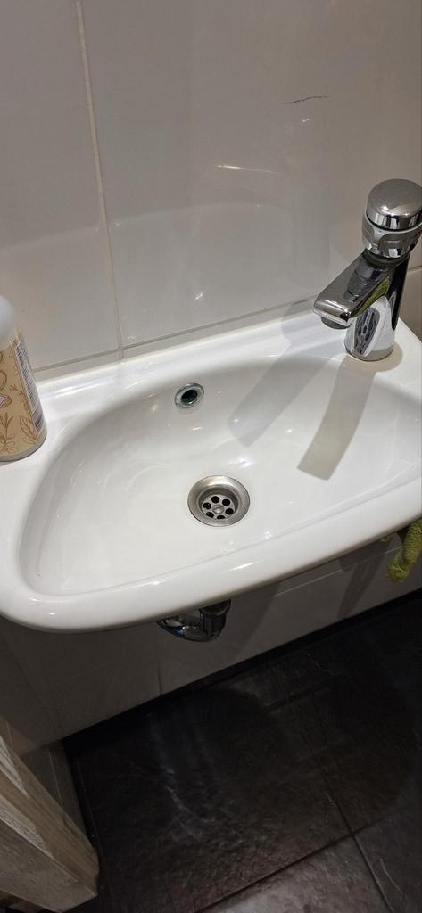 Witte Wastafel - Compact en Stijlvol, Doe-het-zelf en Verbouw, Sanitair, Gebruikt, Wastafel, Ophalen of Verzenden