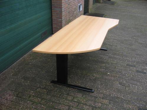 VEPA DESIGN BUROS BUREAUS ZO GOED ALS NIEUW, Huis en Inrichting, Bureaus, Zo goed als nieuw, In hoogte verstelbaar, Ophalen