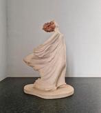 Beeld van vrouw in jurk, trots vastberaden dapper art nouvea, Antiek en Kunst, Kunst | Beelden en Houtsnijwerken, Ophalen of Verzenden