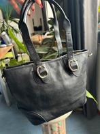 Classic Burberry Black Textured Leather, Sieraden, Tassen en Uiterlijk, Tassen | Damestassen, Verzenden, Zo goed als nieuw, Zwart