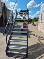 Nieuwe degelijke trap, Doe-het-zelf en Verbouw, Ladders en Trappen, Ophalen of Verzenden, Nieuw, 2 tot 4 meter