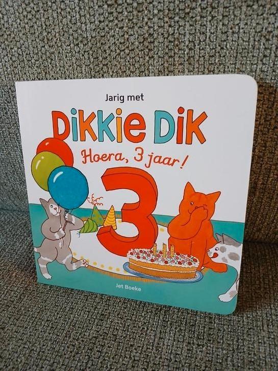 Jet Boeke - Jarig met Dikkie Dik - Hoera, 3 jaar!, Boeken, Kinderboeken | Baby's en Peuters, Zo goed als nieuw, 2 tot 3 jaar, Ophalen of Verzenden