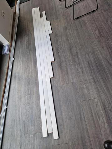 Houten Plinten - 10 Meter wit gegrond beschikbaar voor biedingen