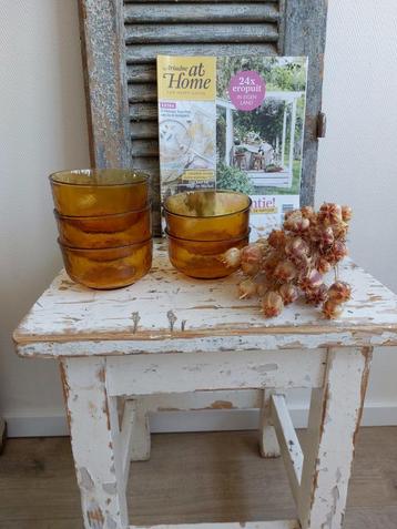 Vijf amberkleurige glazen schaaltjes van Arcoroc Sierra