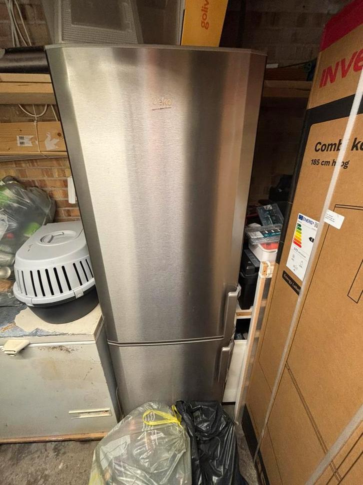 Koelkast, Witgoed en Apparatuur, Koelkasten en IJskasten, Zo goed als nieuw, Met aparte vriezer, 200 liter of meer, 160 cm of meer