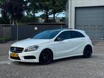 Mercedes-Benz A-Klasse 1.6 A200 amg night pakket, Auto's, Voorwielaandrijving, 65 €/maand, Zwart, Wit