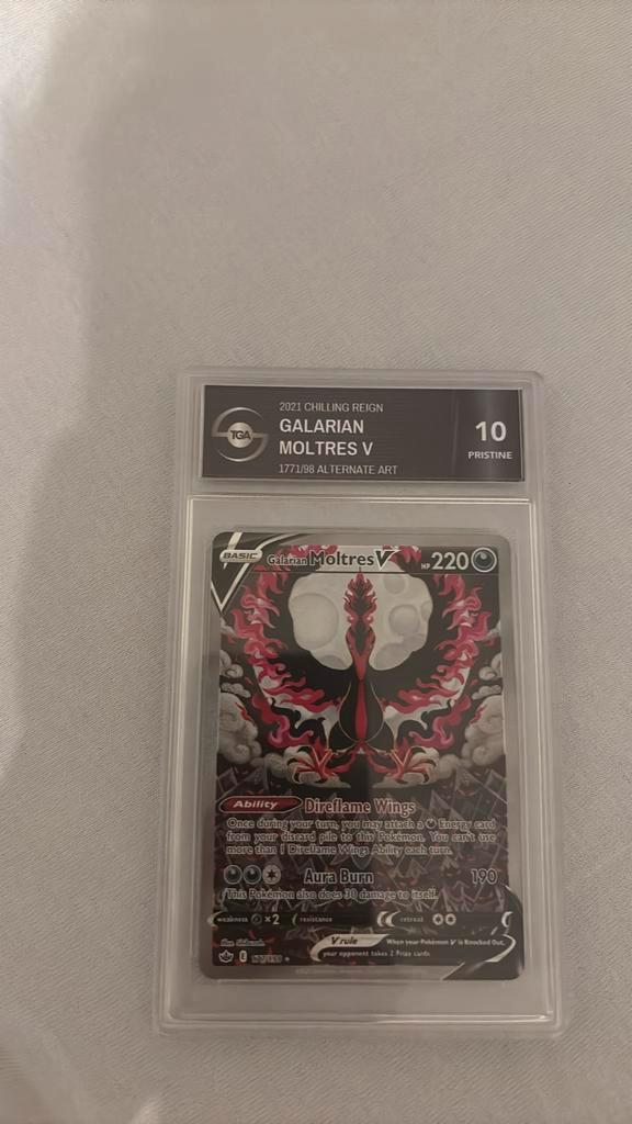 Galarian Moltres V - TGA 10 Pristine, Hobby en Vrije tijd, Verzamelkaartspellen | Pokémon, Zo goed als nieuw, Losse kaart, Foil