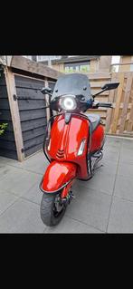 Vespa sprint, Fietsen en Brommers, Ophalen, Overige modellen, Maximaal 45 km/u, Zo goed als nieuw
