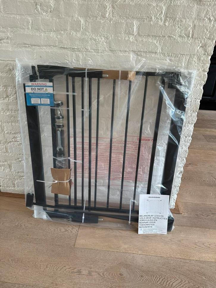 Nieuw: ADSafety Traphekje Zonder Boren - 76 t/m 103 cm zwart, Kinderen en Baby's, Traphekjes, Nieuw, Klemhekje, Metaal of IJzer