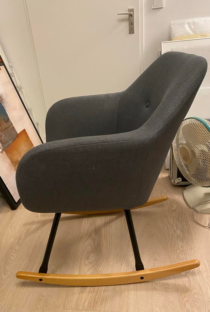 Grijze schommelstoel voor de babykamer, Huis en Inrichting, Stoelen, Ophalen, Zo goed als nieuw, Hout, Eén