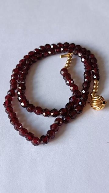 Oude/antieke ketting Granaat gouden slot , gouden bolletjes  beschikbaar voor biedingen