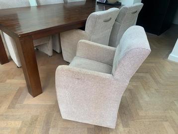 6x eetkamer kuip stoelen met wieltjes beige 59 cm breed beschikbaar voor biedingen