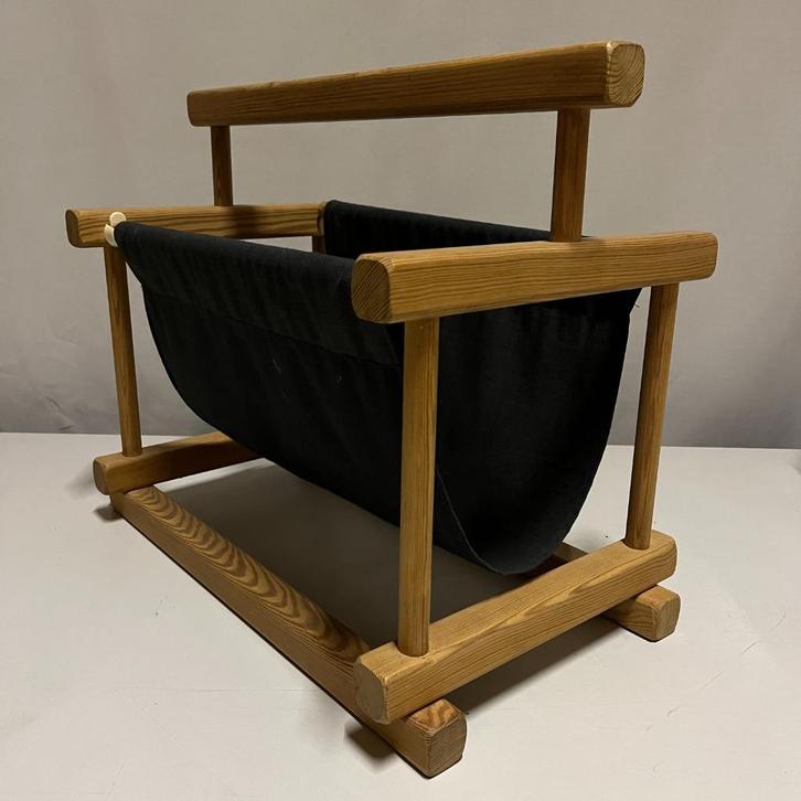 OPRUIMING Jaren 70 grenen en jute krantenbak design, Huis en Inrichting, Woonaccessoires | Krantenbakken en Lectuurbakken, Gebruikt