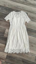 Kanten jurk van Pieces M met onderjurk creme, Maat 38/40 (M), Wit, Nieuw, Ophalen of Verzenden