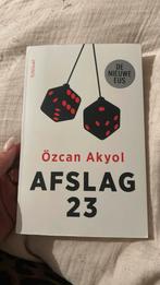 Özcan Akyol - Afslag 23, Ophalen of Verzenden, Zo goed als nieuw, Özcan Akyol, Nederland