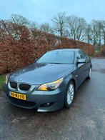 BMW 5-Serie 2.2 I 520 AUT Grijs APK - NAP - 18 inch - Youngt, Auto's, BMW, Parkeersensor, Grijs, Particulier, 170 pk