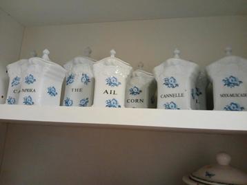 Frans Porselein Kruidenpotjes Set beschikbaar voor biedingen