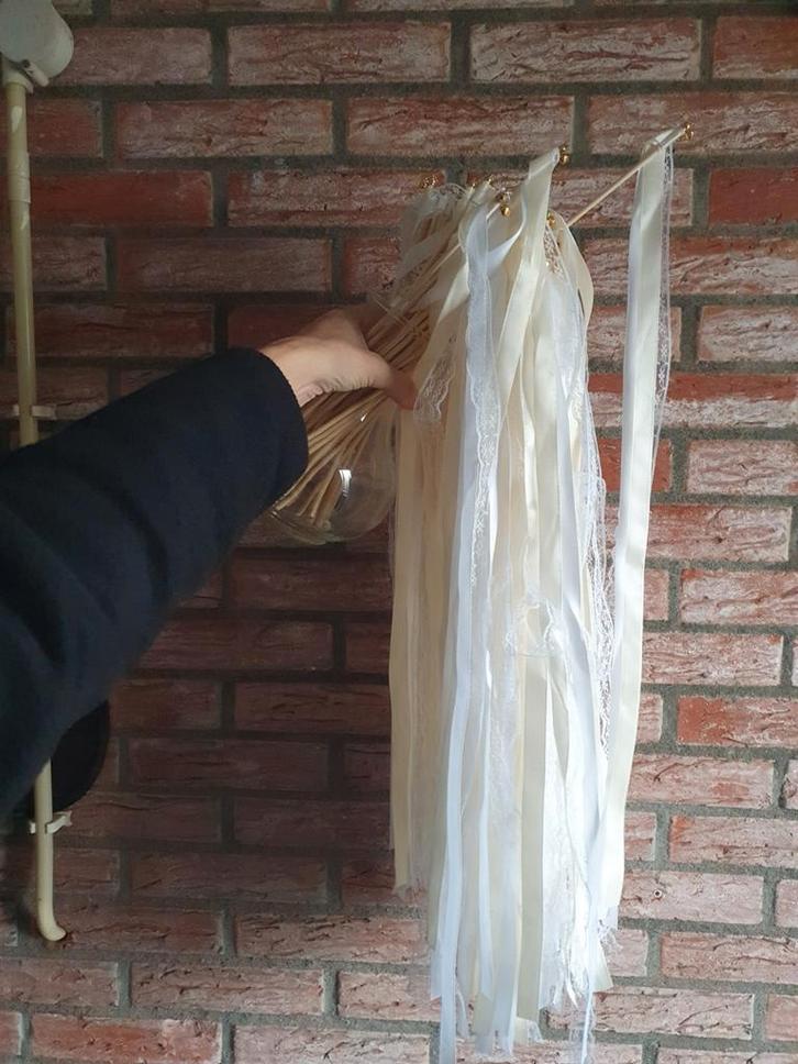 51 Wedding Wands - Uitzwaai Stokjes Bruiloft, Hobby en Vrije tijd, Feestartikelen, Nieuw, Ophalen of Verzenden