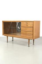 50's Dressoir met vitrine deel en messing details SALE, Ophalen, Gebruikt, Glas, Vintage