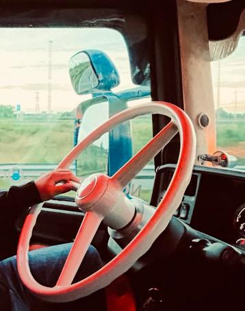 Diverse spullen van een scania R2 Streamline beschikbaar voor biedingen