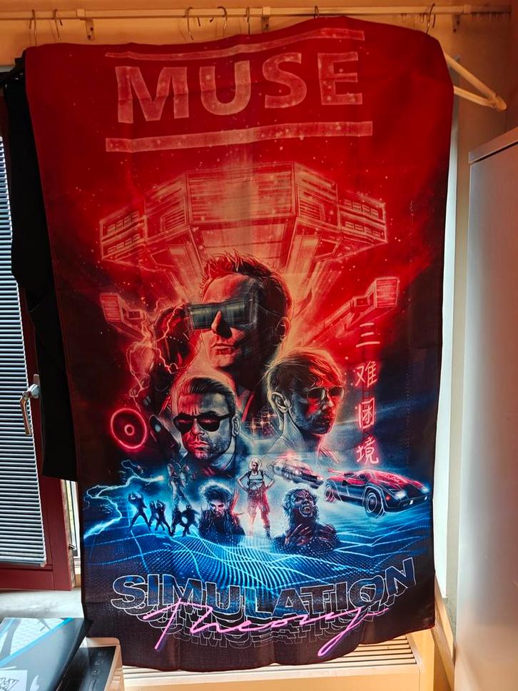 Muse Simulation Theory Vlag - Nieuw!, Verzamelen, Muziek, Artiesten en Beroemdheden, Nieuw, Overige typen, Ophalen of Verzenden