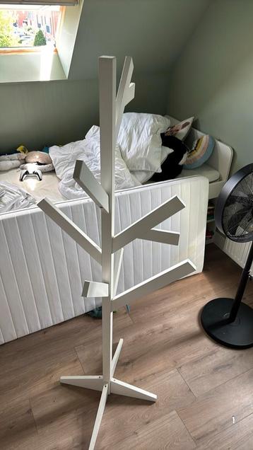 Houten kapstok takken beschikbaar voor biedingen
