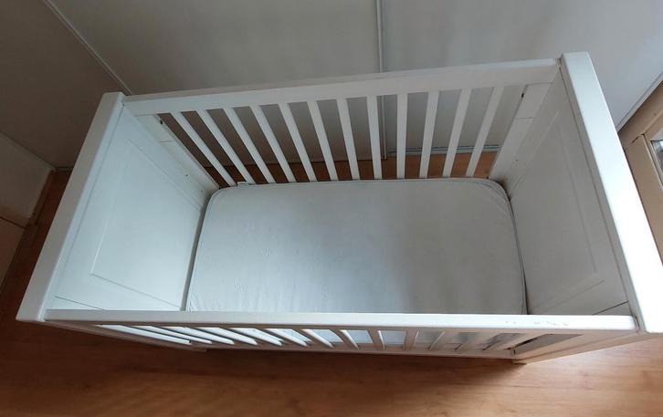 Baby ledikantje met matras - 133x66 cm, Kinderen en Baby's, Babywiegjes en Ledikanten, Gebruikt, Ledikant, Ophalen