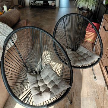 Twee Zwarte Acapulco Stoelen beschikbaar voor biedingen