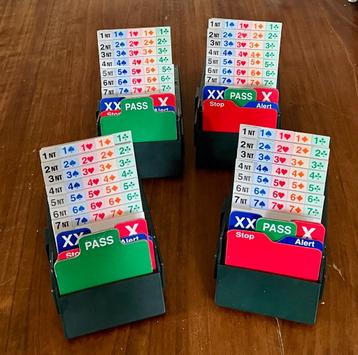 Vier bridge biedboxen, bidding boxes  beschikbaar voor biedingen