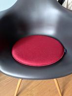 TWEE WOLLEN KUSSENS " HEY DESSIN" VOOR VITRA STOEL, Ophalen of Verzenden, Gebruikt, Vierkant