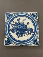 Vintage Mosa tegel. Handbeschilderd blauw wit bloemen. 1974., Ophalen