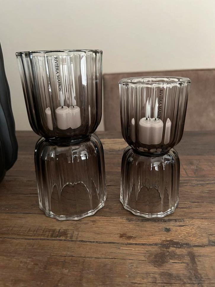 RIVIÈRA MAISON 2 GLAZEN SFEERLICHTEN …, Huis en Inrichting, Woonaccessoires | Kandelaars en Kaarsen, Zo goed als nieuw, Kandelaar