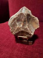 Mousterian handaxe vuistbijl artefact Neanderthaler fontmaur, Verzamelen, Mineralen en Fossielen, Ophalen of Verzenden