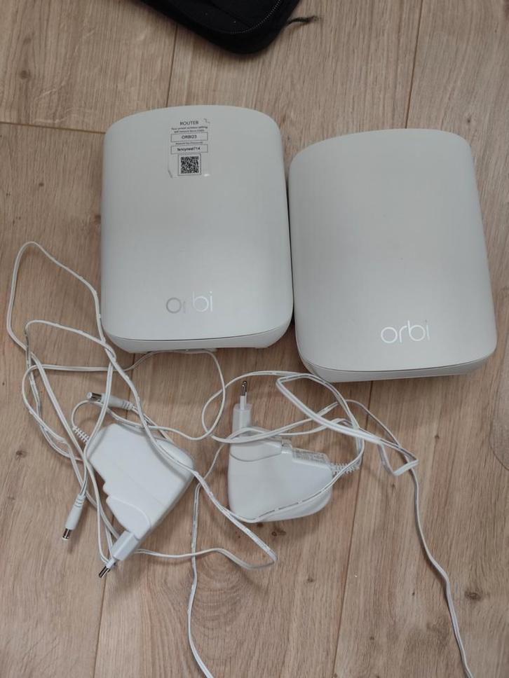 Orbi RBR350 Router en 2 satellieten, Computers en Software, Routers en Modems, Zo goed als nieuw, Router, Ophalen of Verzenden