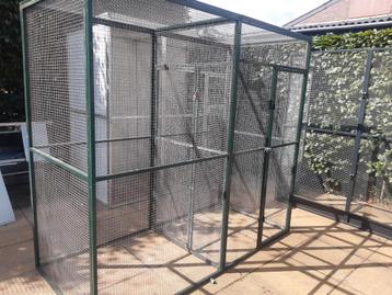 Groene 2 delige aluminium.voliere  beschikbaar voor biedingen