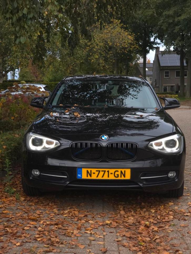 BMW 1-Serie 116I 100KW 5DR 2011 Zwart, Auto's, BMW, Particulier, 1-Serie, Benzine, Euro 5, A, Hatchback, Handgeschakeld, Geïmporteerd