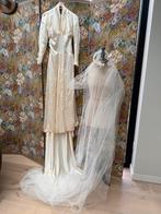 Antiek Franse jurk / bruidsjurk met sluier en diadeem bloem, Antiek en Kunst, Ophalen of Verzenden