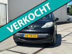 Peugeot 107 1.0-12V XS 2006 5drs Airco CV Zwart, Voorwielaandrijving, Gebruikt, 4 stoelen, Origineel Nederlands