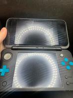 Nintendo 2DS XL - Zwart/Blauw, Spelcomputers en Games, Spelcomputers | Nintendo 2DS en 3DS, Gebruikt, Lenn hodes, Ophalen of Verzenden