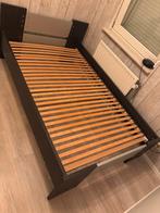 Zwart bedframe met lattenbodem, Huis en Inrichting, Slaapkamer | Bedden, Ophalen, Zwart, Zo goed als nieuw, Twijfelaar