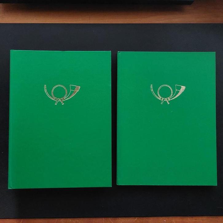 2 postzegelalbums met 16 en 8 dubbelzijdige insteekbladen, Postzegels en Munten, Postzegels | Toebehoren, Verzamelalbum, Ophalen of Verzenden