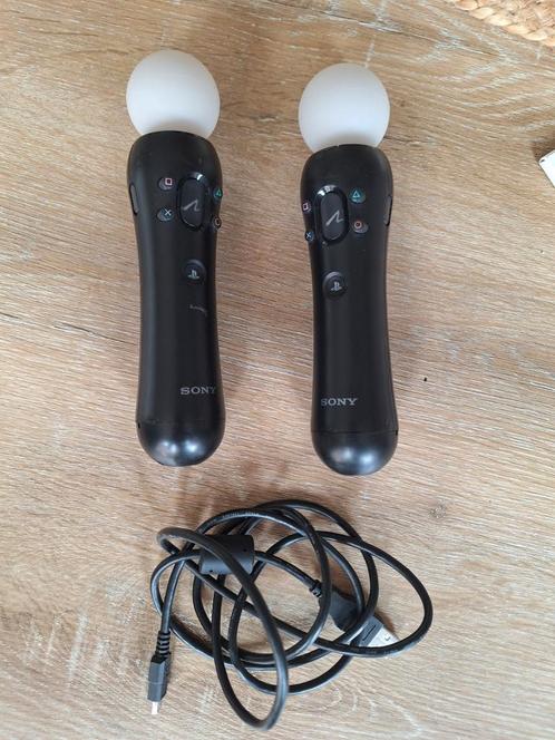 2 playstation move controllers met laadkabel ps4 en ps5, Spelcomputers en Games, Virtual Reality, Zo goed als nieuw, Sony PlayStation